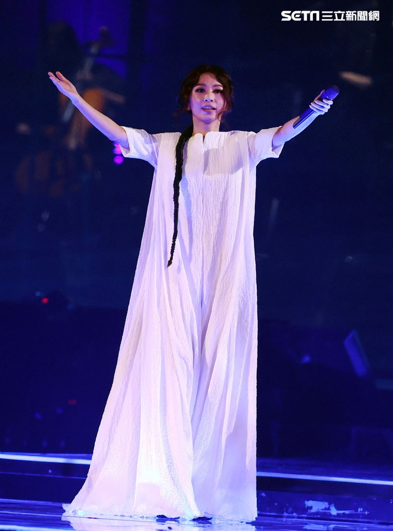 田馥甄Hebe巡迴演唱會台北小巨蛋開唱。（記者邱榮吉/攝影）