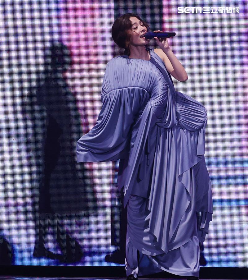 田馥甄Hebe巡迴演唱會台北小巨蛋開唱。（記者邱榮吉/攝影）