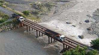 南投砂石車簍空2軌過橋　網讚：神技