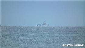 台東人驚見灰色船艦，海巡署證實：海軍運輸艦（民眾提供）