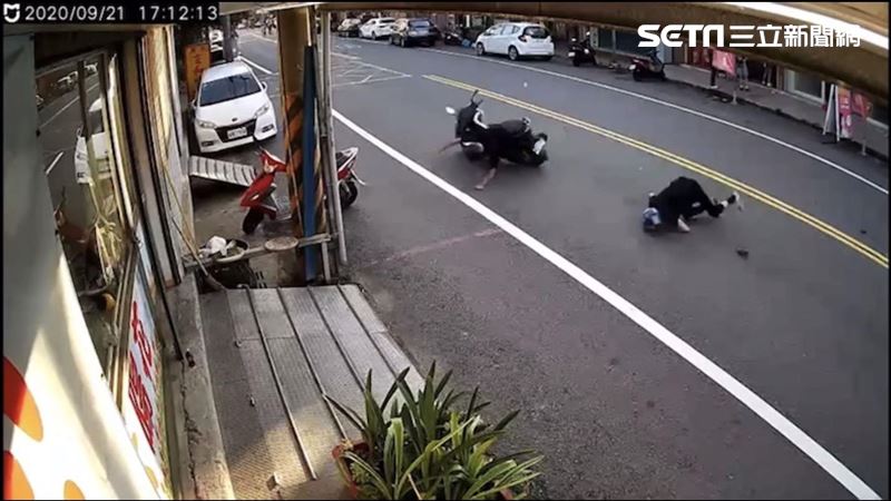 雙載撞過馬路7旬翁⋯釀1死2傷