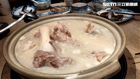 ▲ 大骨湯 棒骨 吸骨髓 豬大骨 白湯（圖／讀者提供）