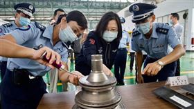 蔡英文臉書發文，秋節慰勉慰勉空軍第三後勤指揮部、陸軍工訓中心、海軍水下作業大隊等單位。