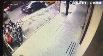 撞擊瞬間曝！8旬翁駕車暴衝撞死1人