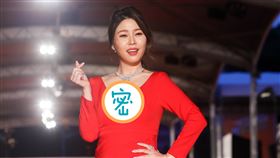 白家綺胸口內露出一顆痣超性感。（圖／記者邱榮吉、林聖凱攝影）