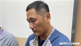 中信兄弟打擊教練許皓銘。（圖／記者王怡翔攝影）