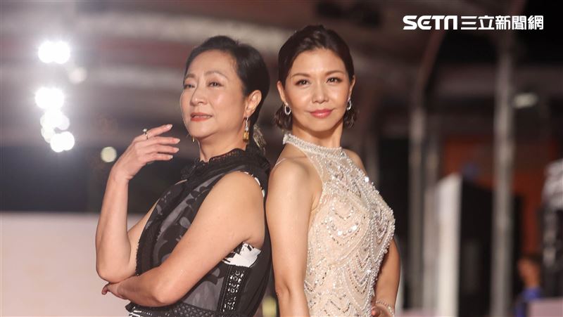 俗女互尬禮服！嘉玲媽透視幾乎沒穿