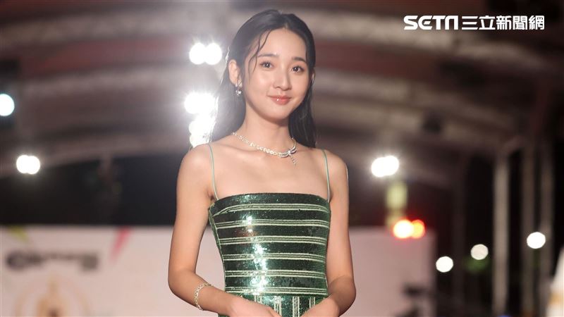 超狂！女星戴「二棟豪宅」登金鐘紅毯