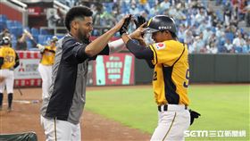 ▲中信兄弟外野手岳政華打回生涯首分打點。（圖／記者劉彥池攝影）