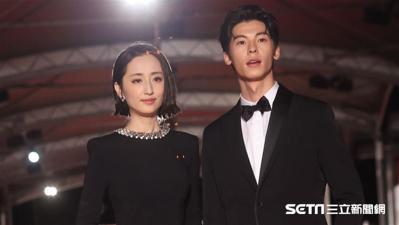 柯佳嬿爆瘦露背登紅毯　千萬珠寶加持