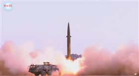 威嚇台灣？共軍10枚東風飛彈齊射！卻爆「軍演片」又造假（圖／翻攝自解放軍報微博）