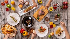 福容大飯店花蓮店推出自助晚餐身分證優惠，第二人可享半價。（圖／福容大飯店花蓮店提供）