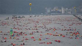 第38屆日月潭萬人泳渡登場！馬英九、吳敦義、林明溱鳴槍、施放總統魚苗，（圖／翻攝自南投縣政府臉書）