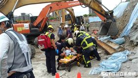 74歲工人遭壓傷腿／翻攝畫面