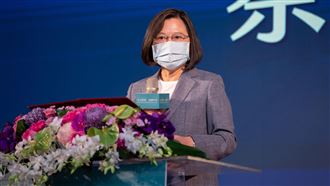 蔡英文頒「防疫獎章」　讚台灣最安全