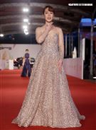 第55屆金鐘獎星光大道明星爭豔小薰。（記者邱榮吉、林聖凱/攝影）