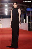 第55屆金鐘獎星光大道明星爭豔曾菀婷。（記者邱榮吉、林聖凱/攝影）