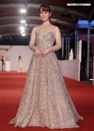 第55屆金鐘獎星光大道明星爭豔小薰。（記者邱榮吉、林聖凱/攝影）