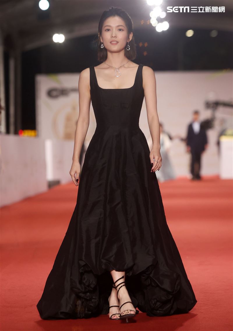 第55屆金鐘獎星光大道明星爭豔睦媄。（記者邱榮吉、林聖凱/攝影）