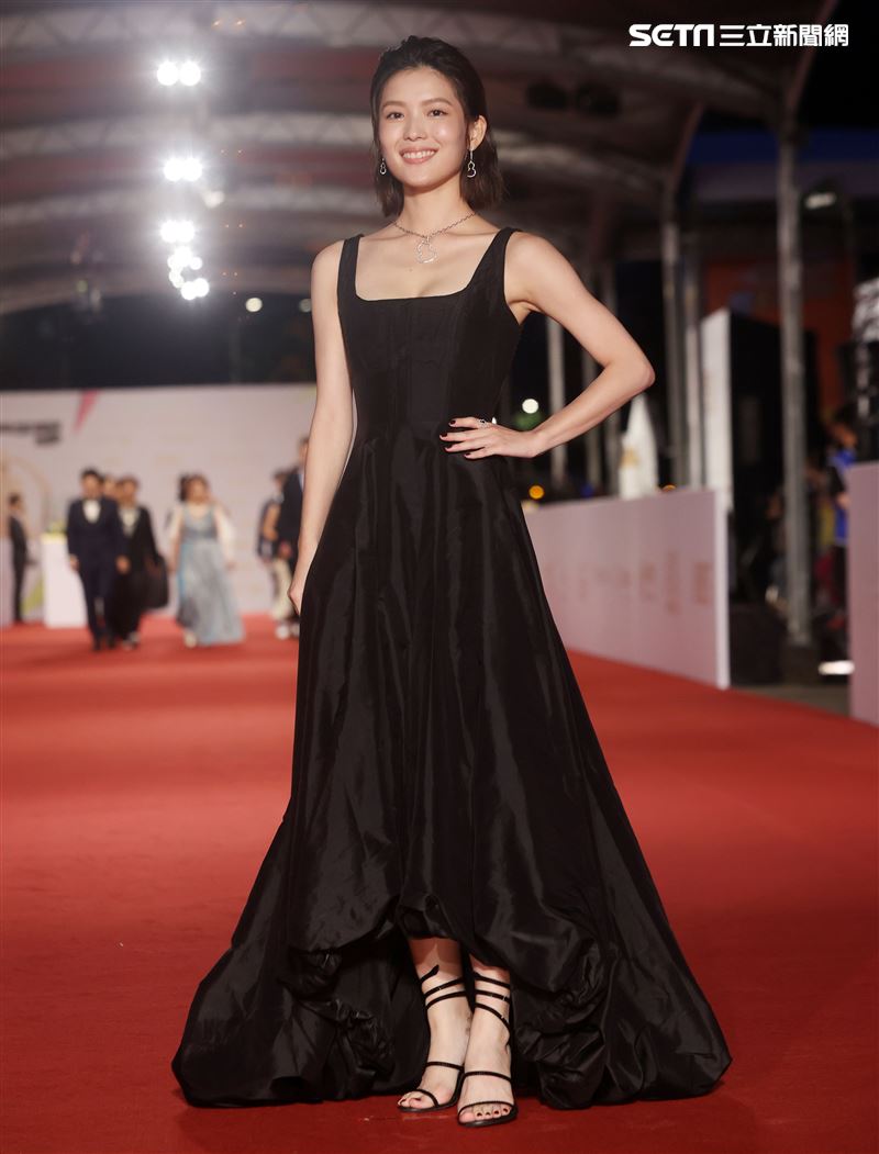 第55屆金鐘獎星光大道明星爭豔睦媄。（記者邱榮吉、林聖凱/攝影）