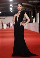 第55屆金鐘獎星光大道明星爭豔袁艾菲。（記者邱榮吉、林聖凱/攝影）