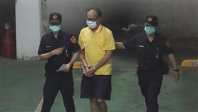 立委涉收賄案　陳超明依貪污罪起訴台北地檢署偵辦立委涉收賄案21日偵結，依貪污治罪條例起訴現任立法委員陳超明（中）等人，並移審北院。中央社記者張新偉攝　109年9月21日