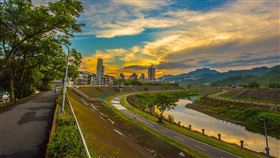 水利處推薦9大賞月地點：大佳、美堤、成美、彩虹、延平（大稻埕碼頭）、木柵、社子島濕地、關渡水岸公園、華江雁鴨自然公園。（北市水利處提供）