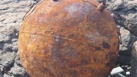 澎湖望安無人島「鋤頭嶼」所發現疑似二次大戰所遺留的水雷，澎湖防衛部29日將實施專案爆毀。（中央社檔案照片）