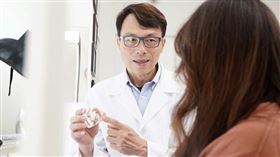 名家專用／NOW健康／拜現代牙科醫學進步所賜，「數位植牙全口重建All on 4」可讓患者在1日之內重建牙齒。(勿用)