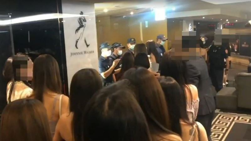 酒店小姐排排站！警掃黑連逮429人