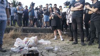 百車友聲援！水產行外烤「逼車蛤蜊」