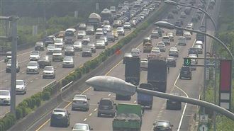 新／北返車潮湧現　國1多處路段塞車