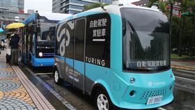 北市5G自駕巴士上路　即日起開放預約試乘台北市信義路5G自駕巴士28日起開放線上預約試乘，自駕巴士行駛路線貫串台北市中正、大安、信義區，由遠傳全線覆蓋5G訊號，導入V2X應用、車內影像分析，提供民眾搶先體驗。中央社記者鄭傑文攝　109年9月28日
