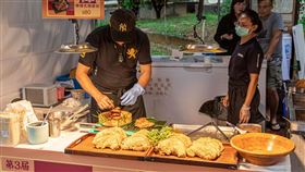 ▲國產雞排攤商準備香噴噴的國產雞排一列排開。（圖／業者提供）