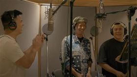 小鬼、柯有倫、竇智孔合唱的新歌《扛得住》。（圖／翻攝自YouTube）