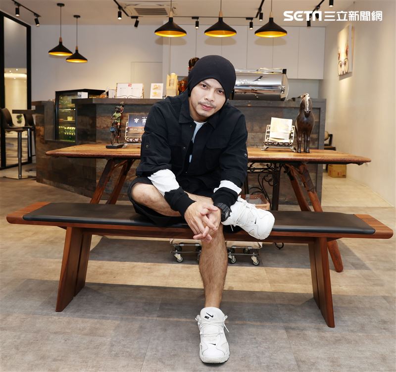 黃明志三立新聞網專訪。（記者邱榮吉/攝影）