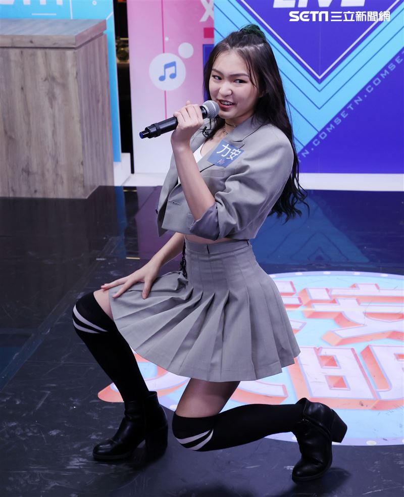 per6ix安安大明星(唱片宣傳)。（記者邱榮吉/攝影）