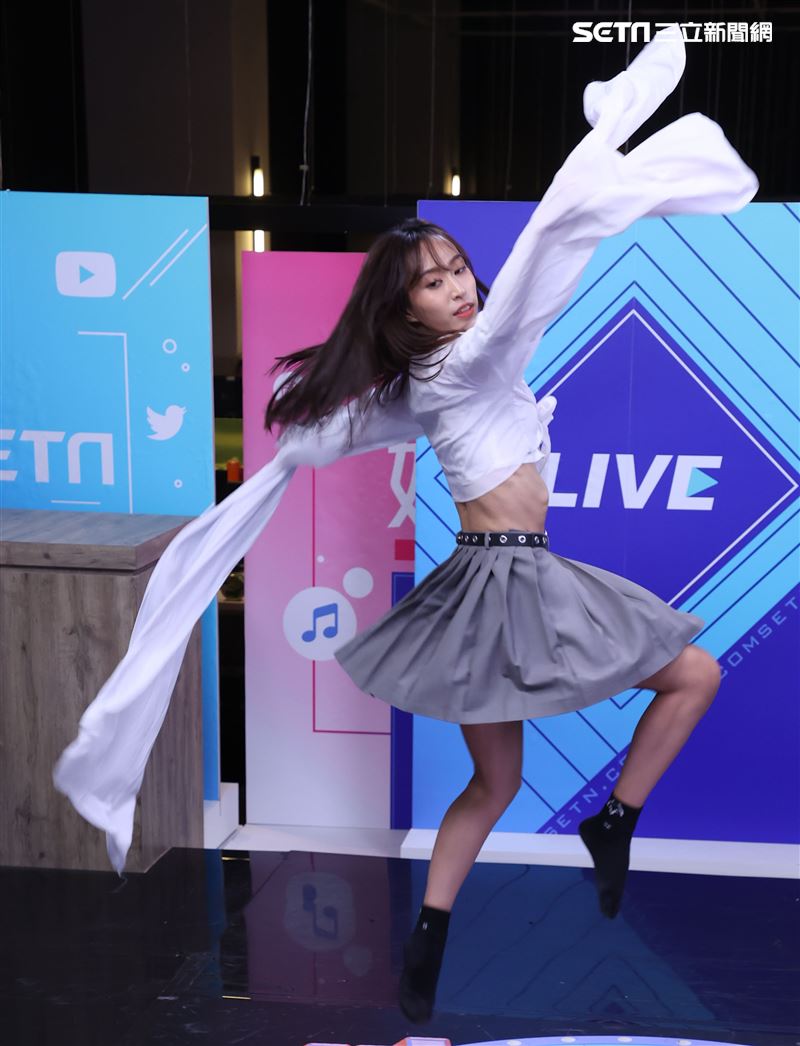 per6ix安安大明星(唱片宣傳)。（記者邱榮吉/攝影）