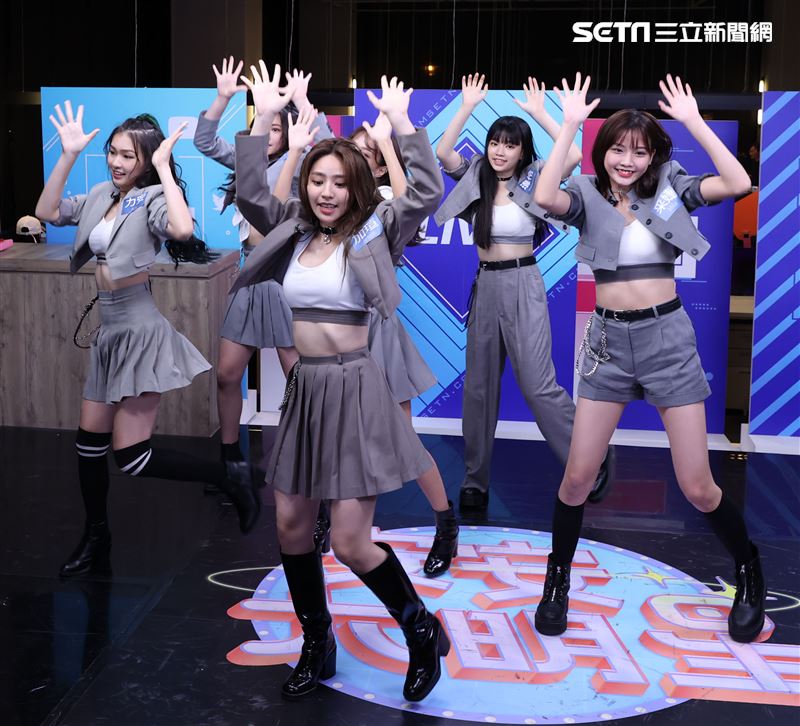 per6ix安安大明星(唱片宣傳)。（記者邱榮吉/攝影）