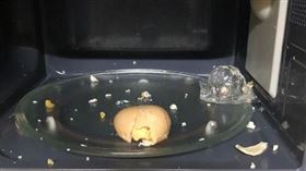 溏心蛋炸微波爐！她1句「我知道蛋不能微波」　網笑翻（圖／翻攝自Costco好市多 商品經驗老實說臉書）