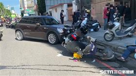 台中mini衝撞　釀8傷／翻攝畫面