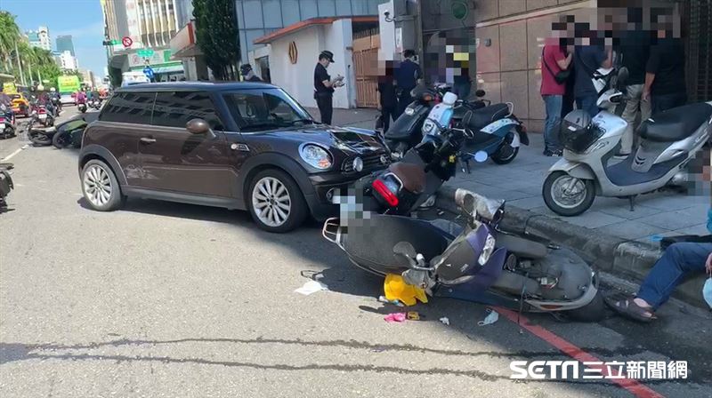 台中自小客車暴衝對向　慘釀10人傷