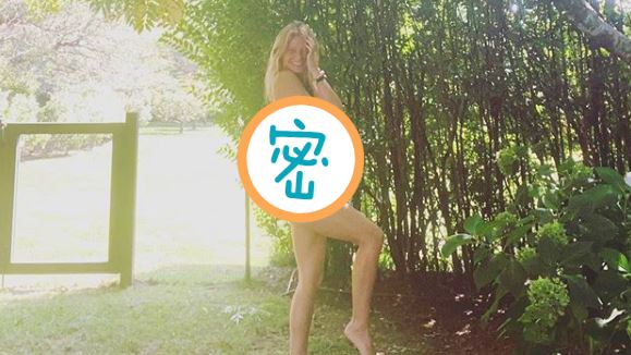 女星慶生全脫了　野外直接露出三點