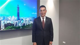 顏炳立：第4季房價緩漲難跌 明年樂觀期待戴德梁行董事總經理顏炳立29日在記者會表示，今年第4季商用不動產市場風起雲湧，因房市住宅的剛性自用需求帶動，房價緩漲難跌，對2021年樂觀期待。中央社記者潘智義攝　109年9月29日