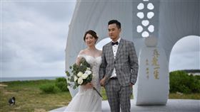 海洋派對情定澎湖灣晚間登場（1）「2020海洋派對」情定澎湖灣29日晚間在林投沙灘貝殼教堂登場，共計有19對新人情定終生。中央社　109年9月29日
