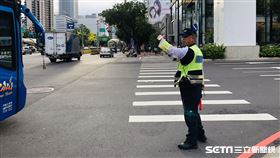 台中交警、指揮交通、交管／翻攝畫面