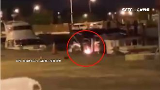 民眾疑違法放爆竹…漁船瞬間火光四射