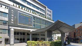 苗栗大千醫院獲癌症診療品質認證（2）苗栗大千綜合醫院院長徐千剛23日宣布獲得衛生福利部癌症診療品質認證，是縣內唯一通過認證的醫院，也讓苗栗擺脫全台少數缺乏認證醫院的縣市名單，有助癌友治療免於舟車勞頓之苦。（大千綜合醫院提供）中央社記者管瑞平傳真　106年8月23日