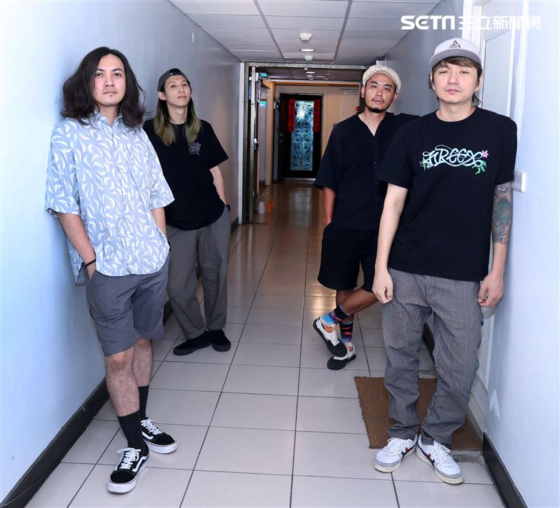 滅火器金曲專訪。（記者邱榮吉/攝影）