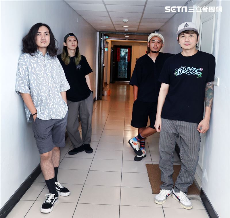 滅火器金曲專訪。（記者邱榮吉/攝影）